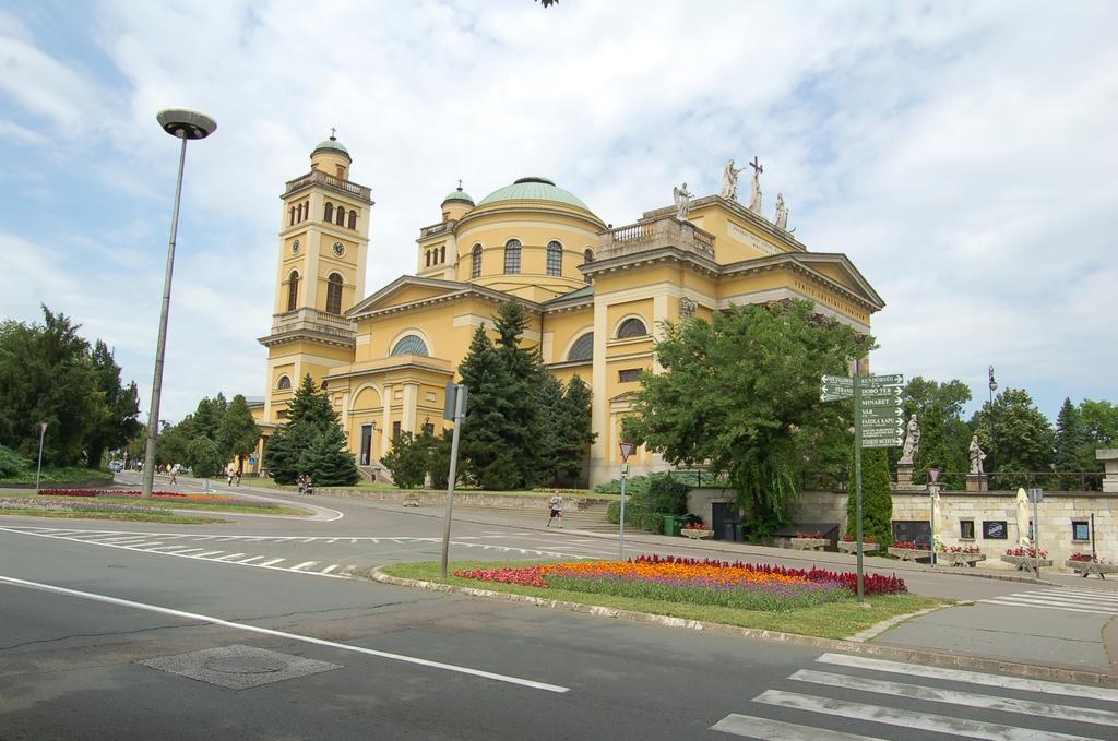 Apartman Rose Эгер Экстерьер фото